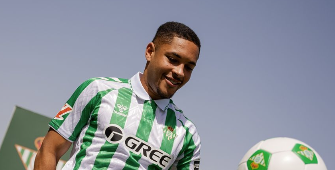 Barcelona toma decisão sobre futuro de Vitor Roque, alvo do Palmeiras