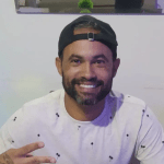 Goleiro Bruno é flagrado em nova profissão no litoral do Rio de Janeiro; assista