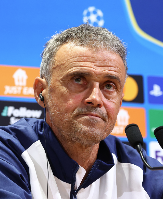 Sem astros, técnico do PSG valoriza coletivo forte para temporada da Champions League
