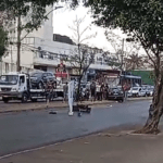 Acidente com três veículos trava o trânsito em horário de pico no Barreiro, em BH
