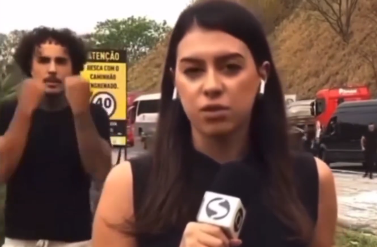 MC Livinho invade reportagem da Globo sobre tragédia, faz dancinha e é criticado nas redes