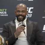 Jon Jones desdenha de rival, manda recado e diz que só aceita uma luta no UFC