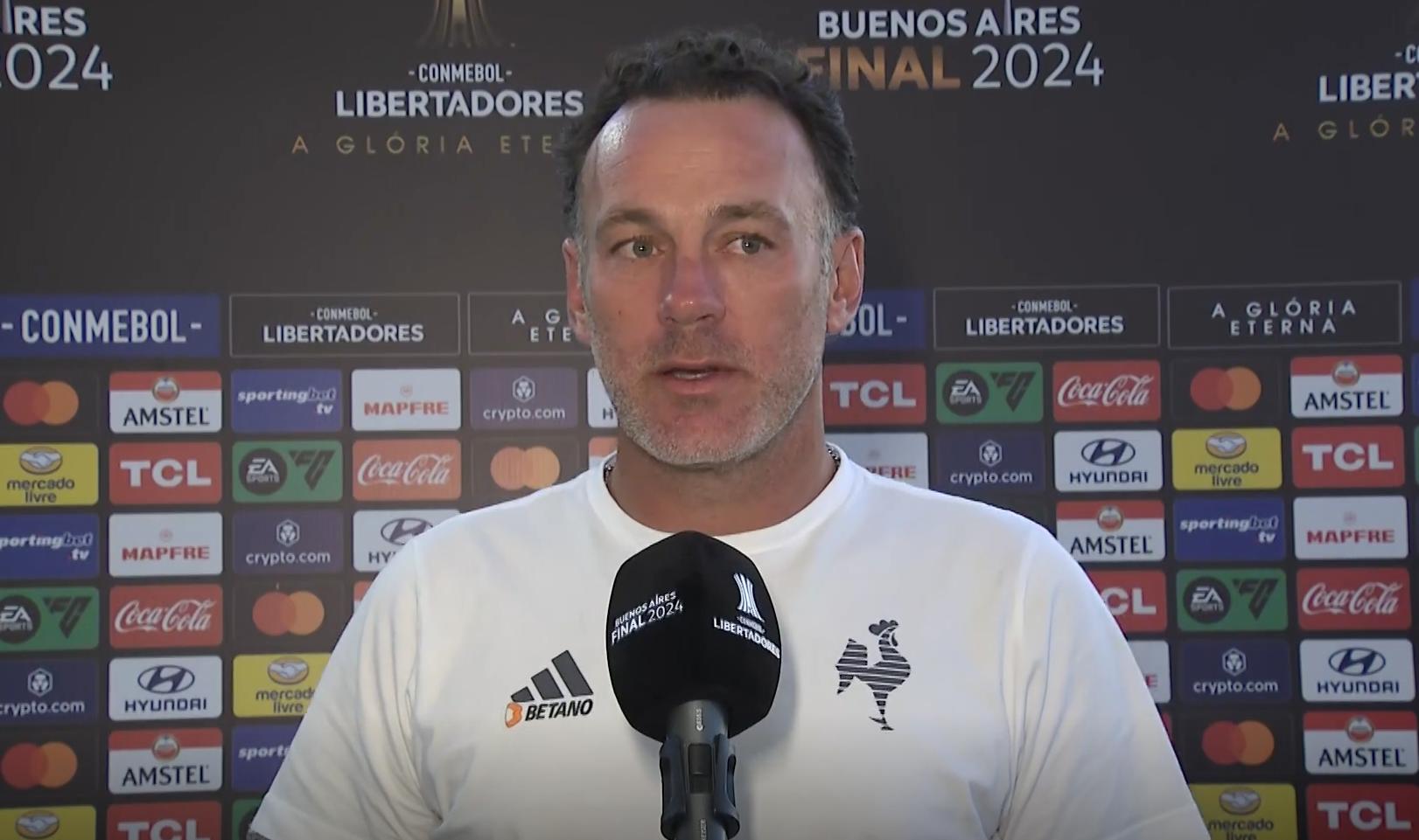 Milito admite que final da Libertadores tirou foco do Atlético no Brasileiro