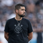 Ex-Corinthians, António Oliveira é mais uma opção do Atlético para vaga de Milito