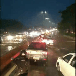 'Virou lagoa, nosso Deus', se espanta homem ao enfrentar alagamento no Anel Rodoviário de BH