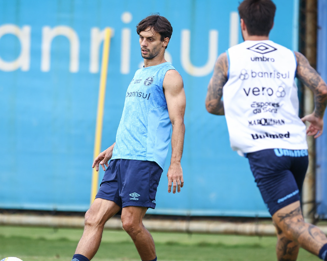 Zagueiro Rodrigo Caio se despede do Grêmio: 'Foi uma honra'