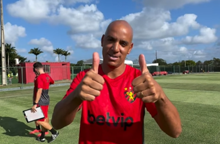 Após férias em Portugal, Pepa se reapresenta no Sport e manda recado