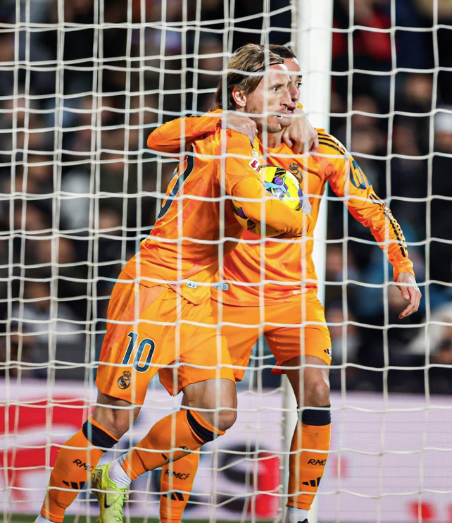 De virada, Real Madrid vence Valencia e assume liderança da La Liga