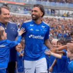 Pedro Lourenço se emociona em discurso para Gabigol no Cruzeiro: ‘Dia mais feliz da vida’