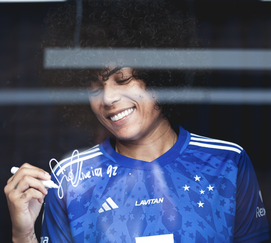 Futebol Feminino: Cruzeiro anuncia renovação de contrato com lateral para 2025