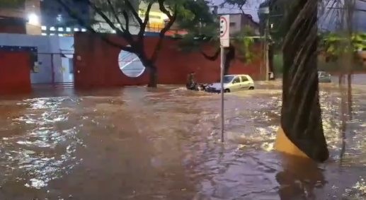 Rua 12 de Outubro, próximo a UPA Venda Nova
