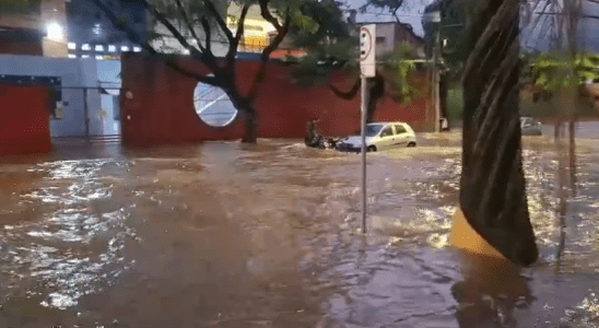 Rua 12 de Outubro, próximo a UPA Venda Nova