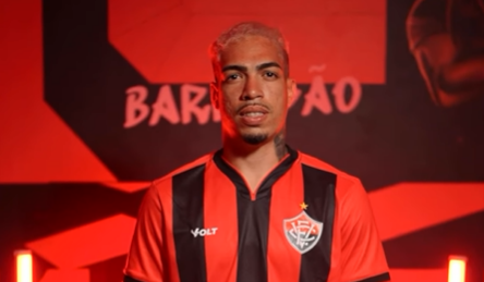 Vitória oficializa contratação do lateral Hugo, emprestado pelo Botafogo