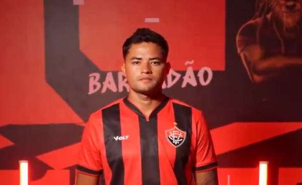 Vitória anuncia contratação de meia ex-Inter e Paysandu