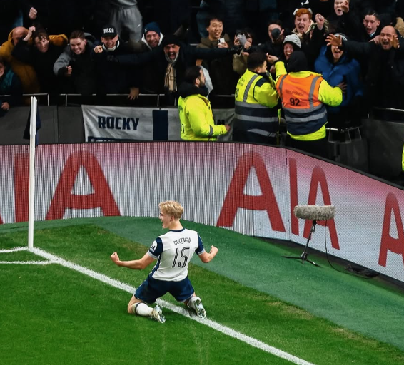Tottenham vence Liverpool e abre vantagem na semifinal da Copa da Liga Inglesa