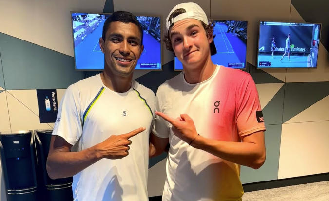 João Fonseca e Thiago Monteiro vencem e chegam à chave principal do Australian Open
