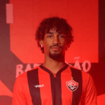 Vitória anuncia contratação de atacante que estava em clube da Espanha