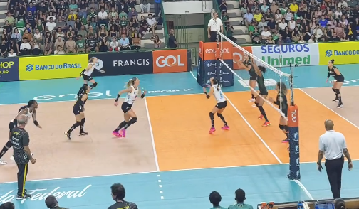 Praia Clube atropela Brasília fora de casa e assume liderança da Superliga Feminina