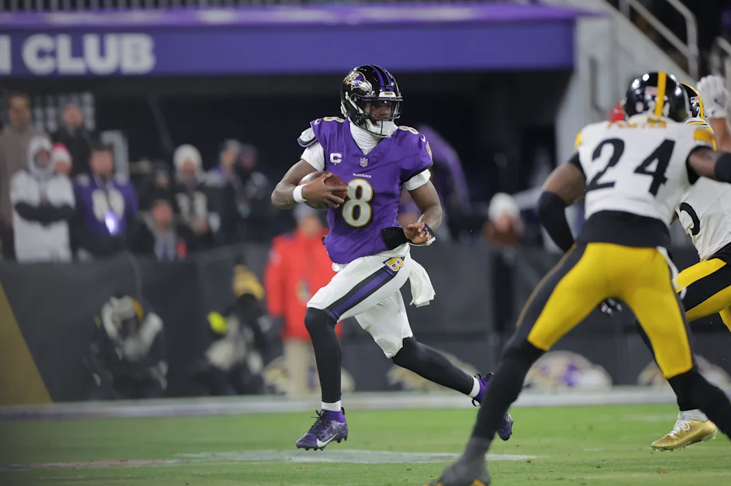 Lamar Jackson brilha, Baltimore Ravens atropela Pittsburgh Steelers e avança na NFL