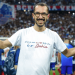 Bahia homenageia jornalista e funcionário do clube morto por câncer aos 34 anos
