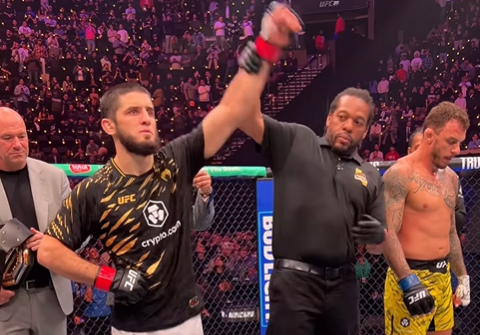 Brasileiro Renato Moicano é finalizado por Makhachev e perde disputa de cinturão do UFC