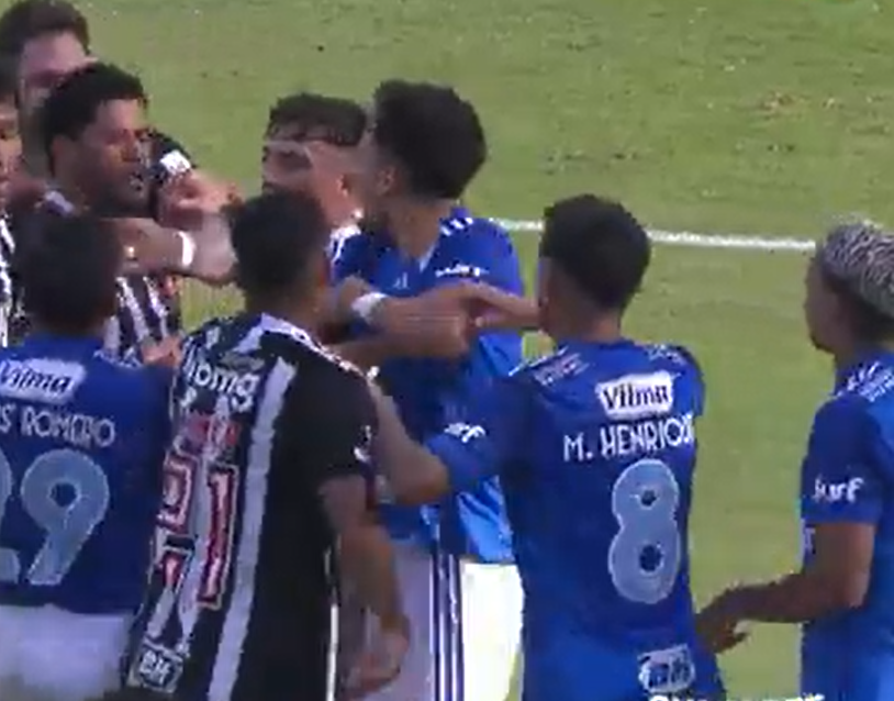 Atlético x Cruzeiro: Hulk pede desculpas a Matheus Pereira após bate-boca em clássico