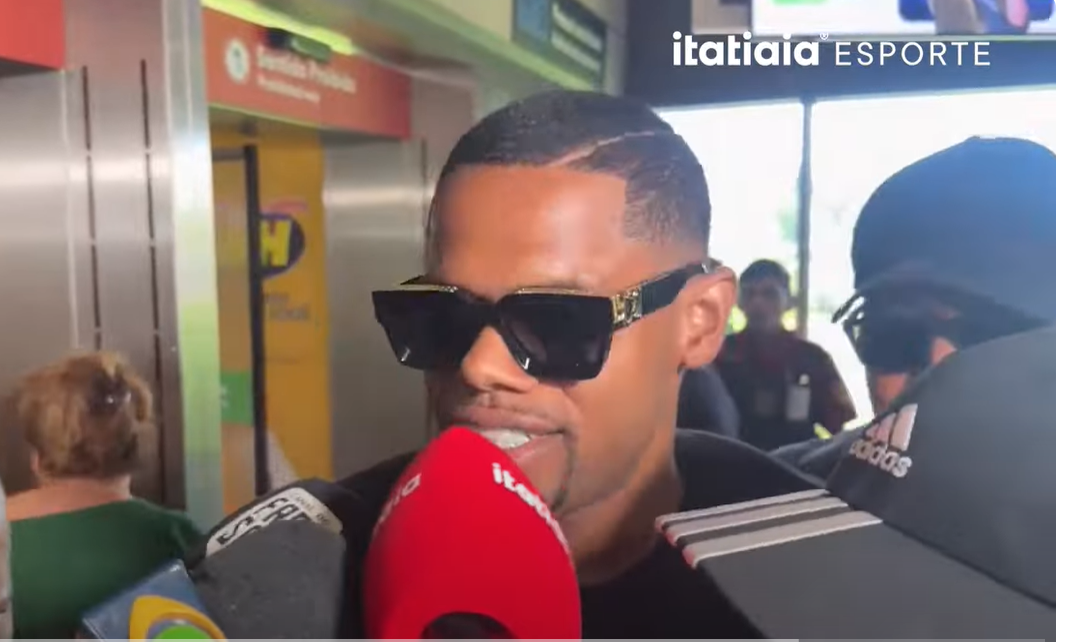 Atlético: Júnior Santos desembarca em BH com acessório de luxo; veja valor
