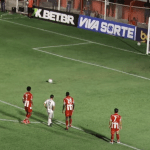 Com gol de pênalti, Uberlândia bate Villa Nova e mantém invencibilidade no Mineiro