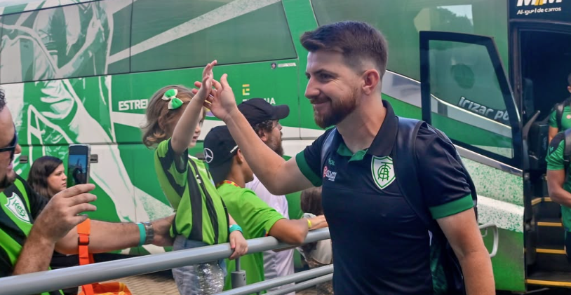 William Batista se emociona em despedida do América: ‘Viva o Coelho’