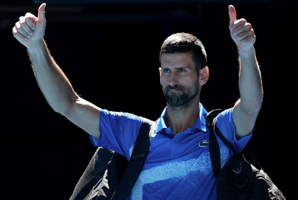 Djokovic sente dores, abandona semifinal e sai vaiado no Australian Open