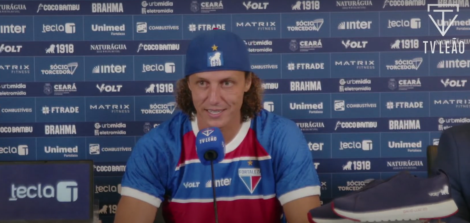 'Ansioso' por títulos, David Luiz é apresentado e explica escolha pelo Fortaleza