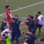 Fim de jogo entre Coritiba e Athletico-PR é marcado por confusão generalizada