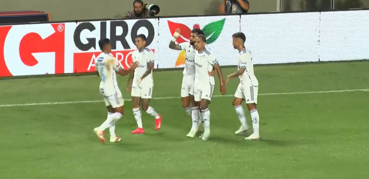 Titular do Cruzeiro rasga elogios a Gabigol e manda recado a jogadores