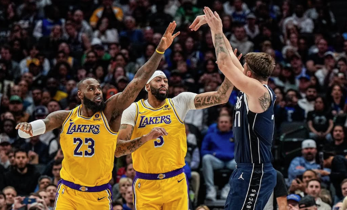 Franquias da NBA surpreendem e negociam troca de astro do basquete, diz jornalista