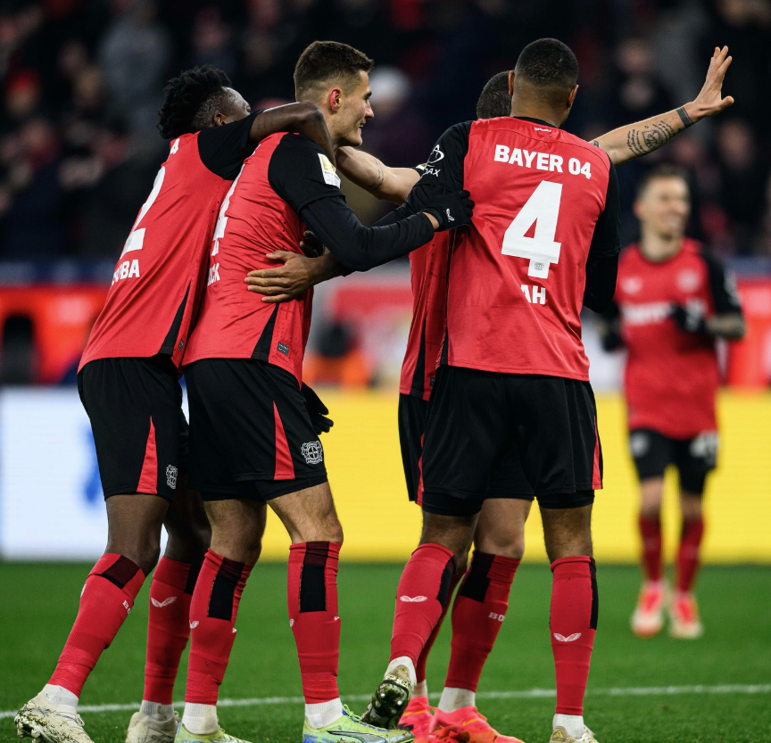 Bayer Leverkusen supera Hoffenheim e segue na briga pelo título