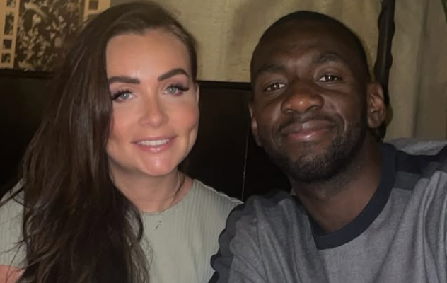 Cruzeiro: esposa de Bolasie assiste a jogo em transmissão 'pirata' na Inglaterra e brinca