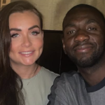 Cruzeiro: esposa de Bolasie assiste a jogo em transmissão 'pirata' na Inglaterra e brinca