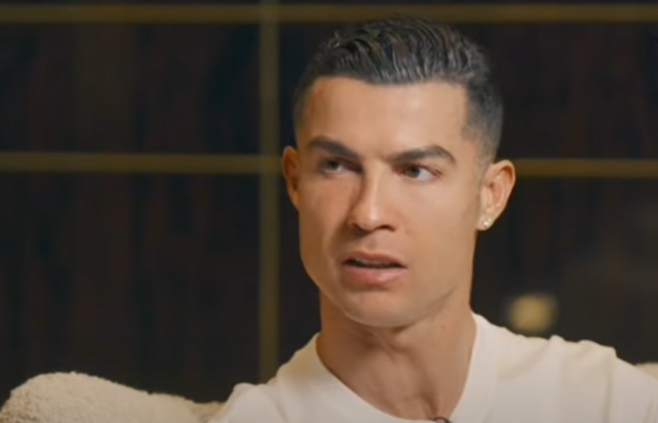 Vídeo: Cristiano Ronaldo cria polêmica e se elege o melhor jogador da história