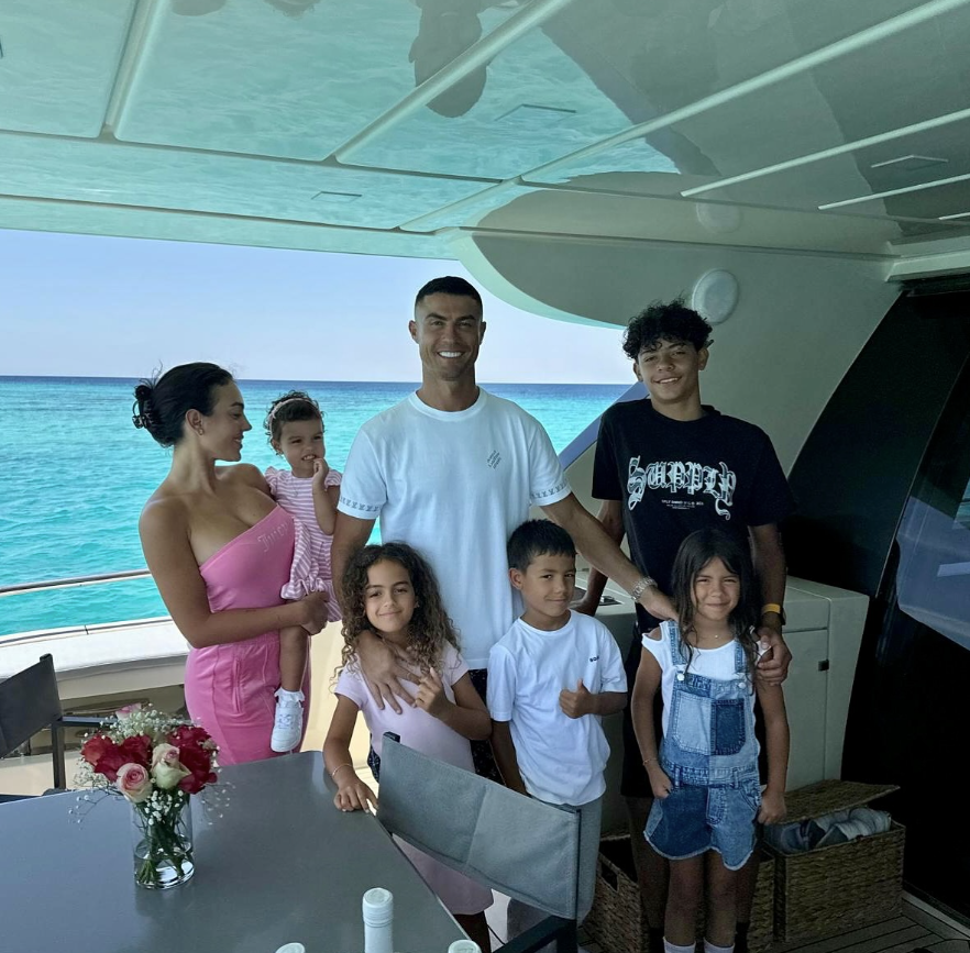 Cristiano Ronaldo completa 40 anos: conheça a família de CR7