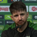 Técnico do América fica na bronca com arbitragem após derrota para o Tombense no Mineiro