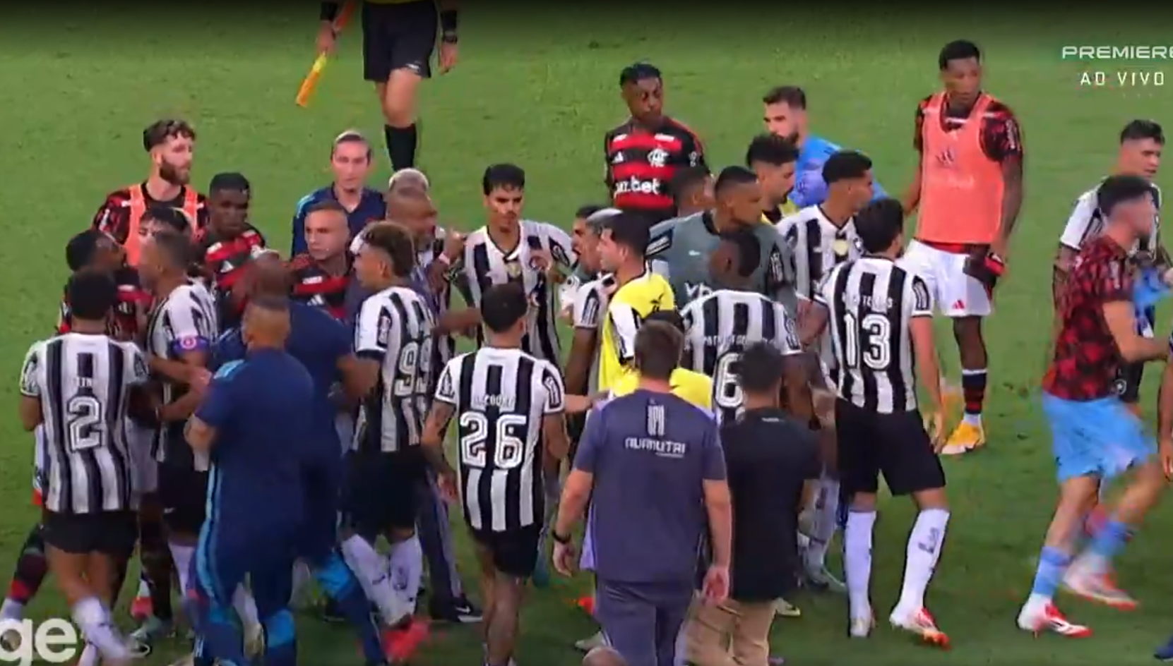 Flamengo x Botafogo: Cleiton e Barboza trocam socos, e clássico termina em pancadaria