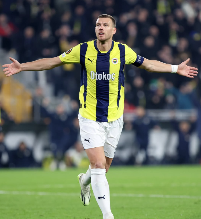 Fenerbahçe goleia Anderlecht e abre vantagem na Liga Europa