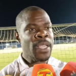 Zagueiro se emociona com rebaixamento, cita filho e faz apelo: 'Que esse clube não acabe'