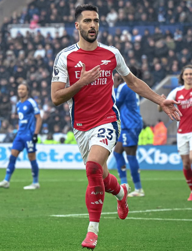 Arsenal supera Leicester City e mantém sequência de vitórias na Premier League