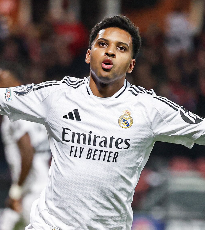 Rodrygo atinge marca importante pelo Real Madrid e recebe homenagem