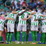 Com Vitor Roque expulso, Real Betis é derrotado, mas avança na Liga Conferência