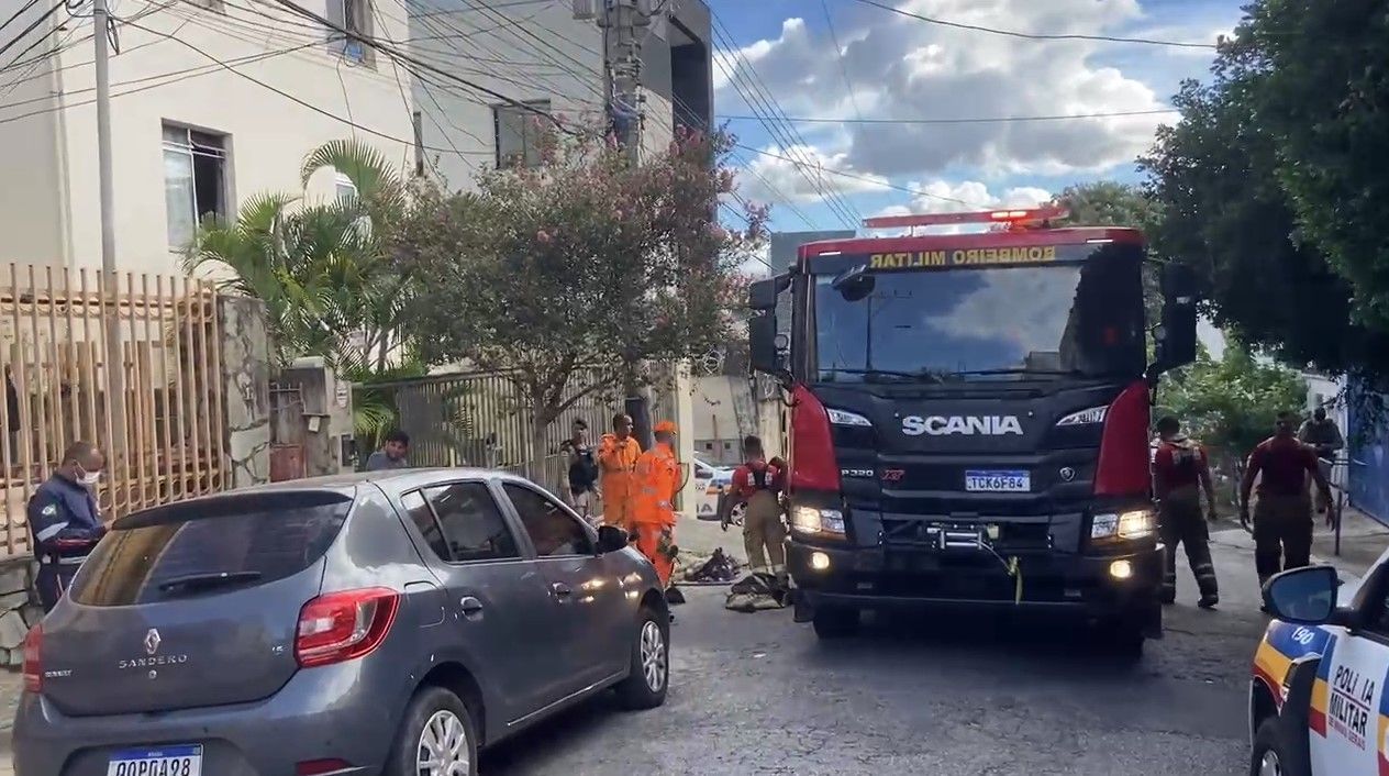 Casa pega fogo e deixa mãe e filha feridas no Carlos Prates, em BH