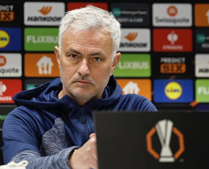 Drogba sai em defesa de José Mourinho após treinador ser acusado de racismo