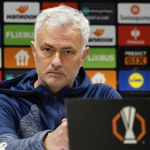 Drogba sai em defesa de José Mourinho após treinador ser acusado de racismo