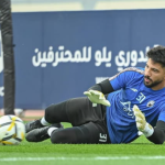 Ex-Flamengo empurra árbitro após receber vermelho em jogo da Segunda Divisão Saudita; veja